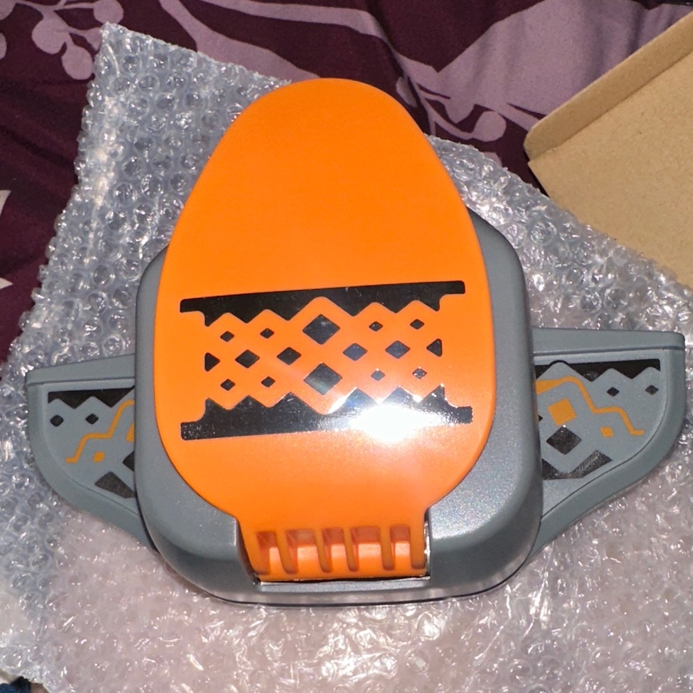 We r memory keepers punch.  Brand new. Never used. Decorative Craft Punch